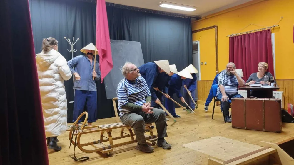 Představení divadla Karel v červenohrádecké sokolovně