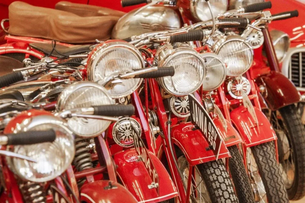 Nové muzeum Depo Moto Art se poprvé otevře pro veřejnost. Představí limuzíny prezidentů i další skvosty