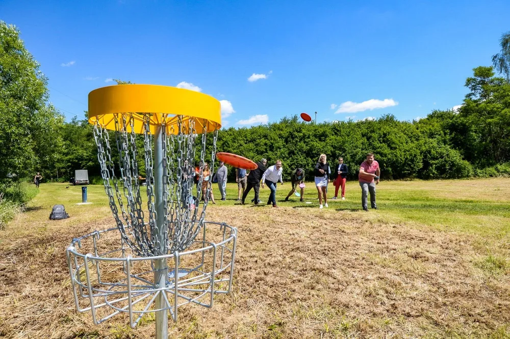Discgolfové hřiště mají třeba na Slovanech v těsném sousedství Škoda sport parku.