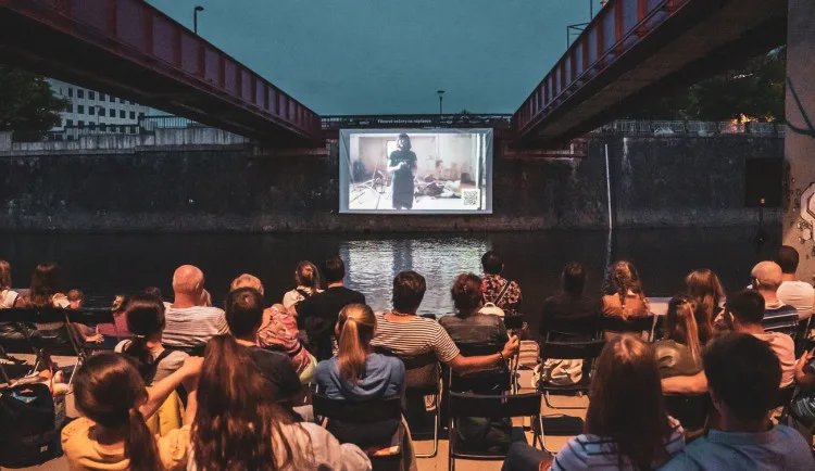 Součástí filmového festivalu Finále Plzeň je i oblíbené promítání filmů na netradičních místech