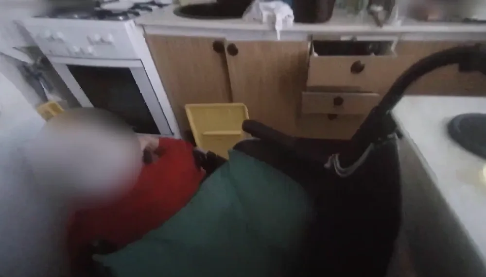 VIDEO: Třiadevadesátiletá seniorka se zaklínila v invalidním vozíku, pomoc si přivolala SOS tlačítkem