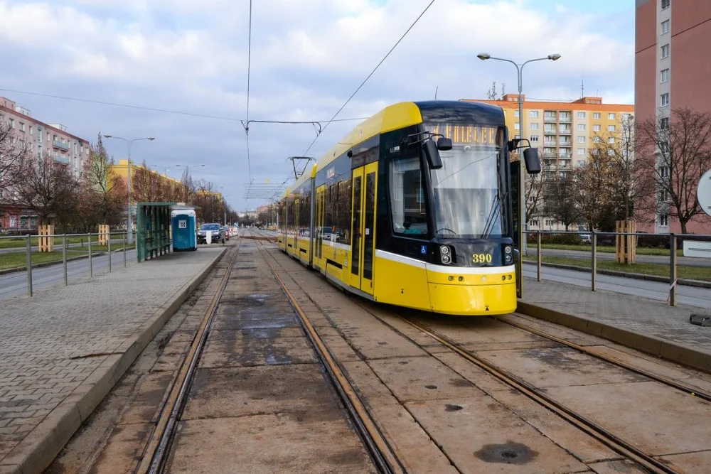 První etapa rozsáhlé rekonstrukce tramvajové trati na Koterovské je u konce, další odstartuje na jaře