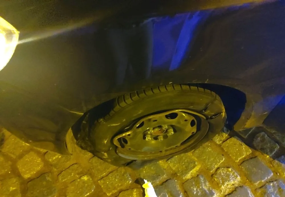 Opilý motorista si při odjezdu z firemního večírku pořádně pochroumal své vozidlo