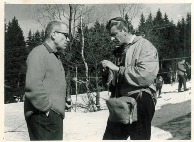Zakladatelé silvestrovské jízdy s pochodněmi. Jiří Bárta (vpravo) s prvním náčelníkem horské služby Antonínem Říhou, foto: archiv HS Šumava