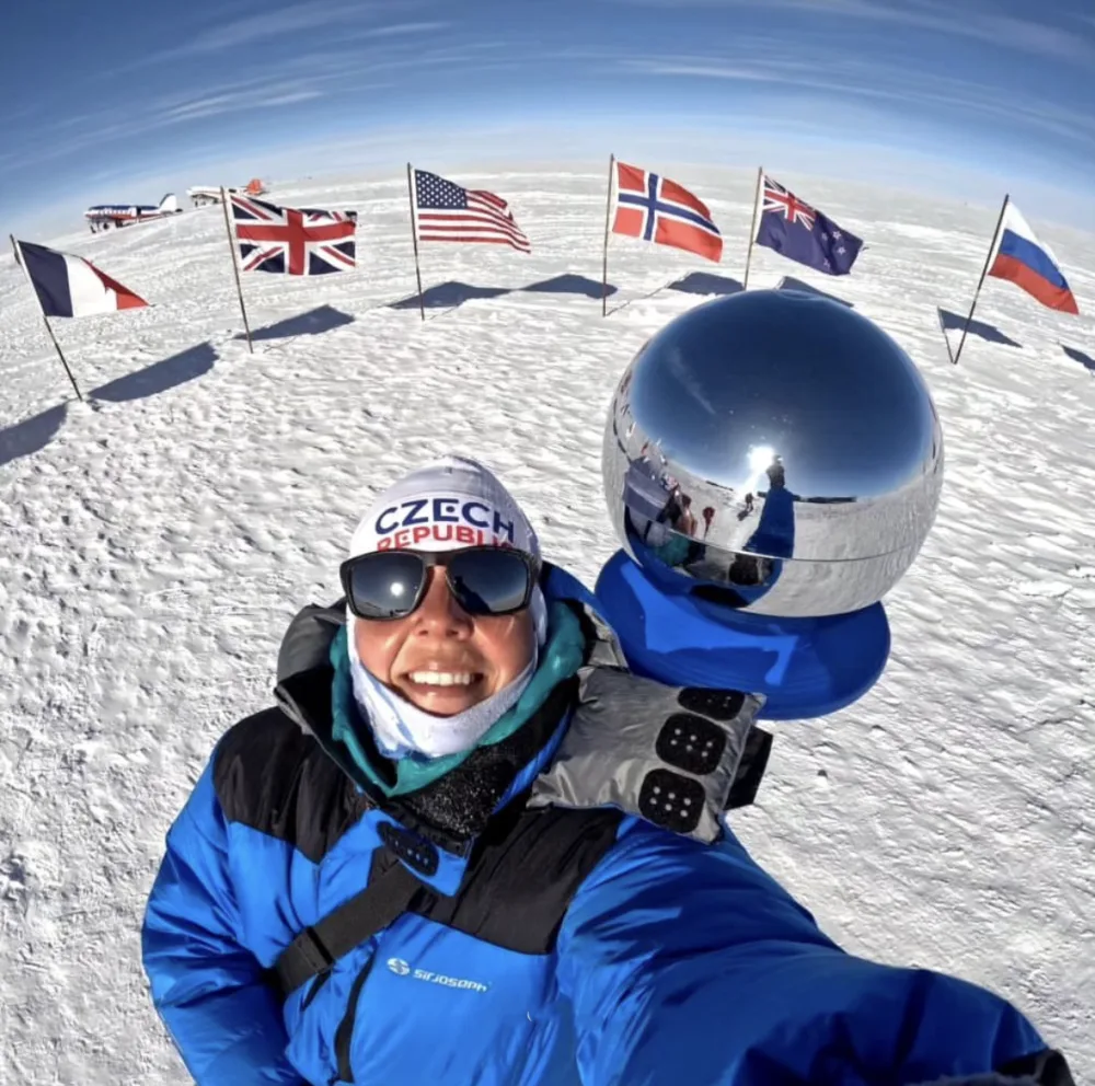 Loni zdolala zubařka z Přeštic jako teprve třetí Češka Mount Everest. Teď dobyla Jižní pól a čeká ji výstup na nejvyšší horu Antarktidy