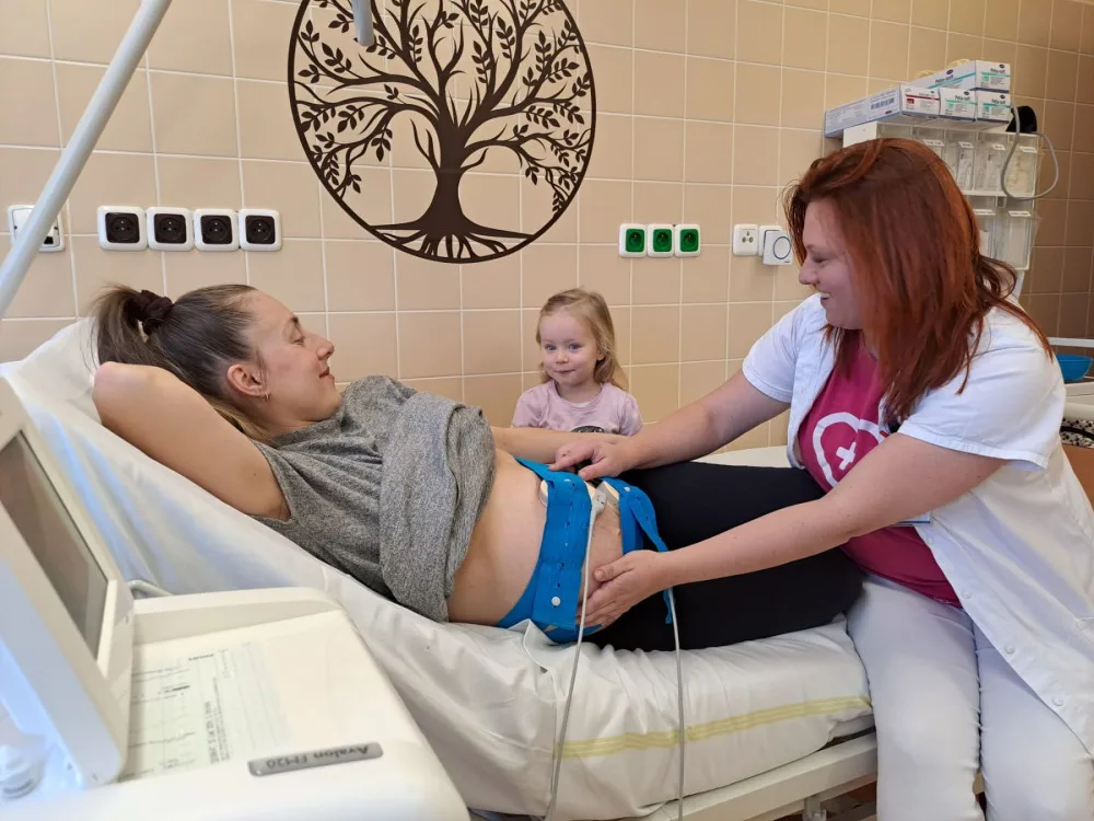 Pro těhotné a ženy v šestinedělí zavedla nemocnice zdarma novou návštěvní službu v domácím prostředí
