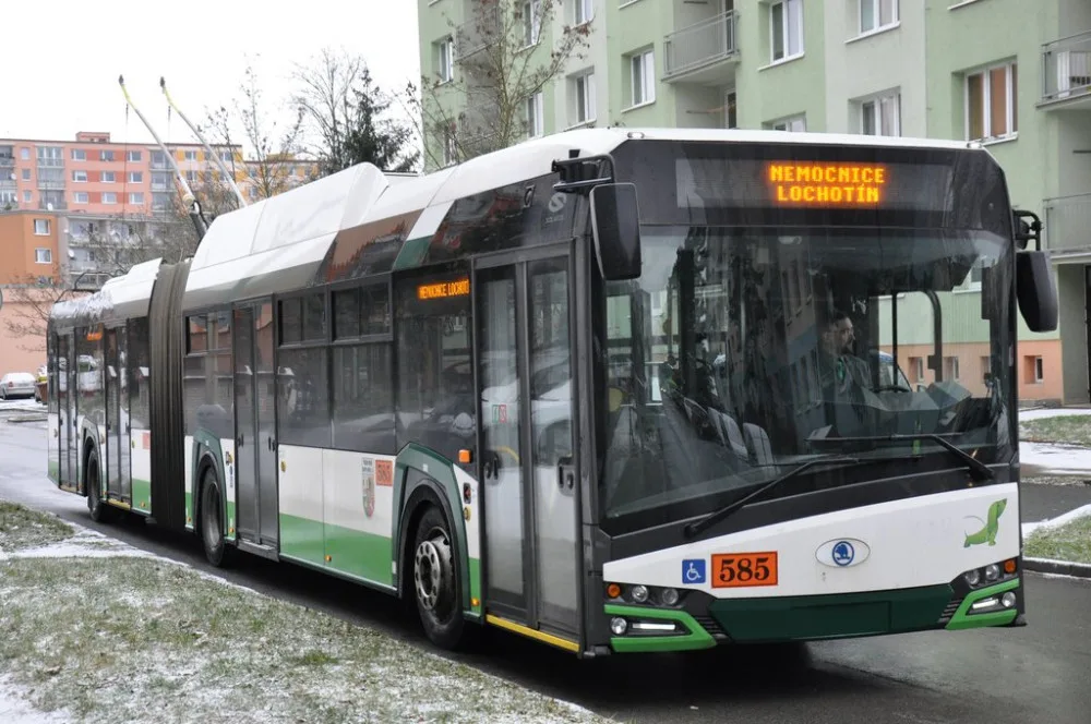 Trolejbus v barvách PMDP