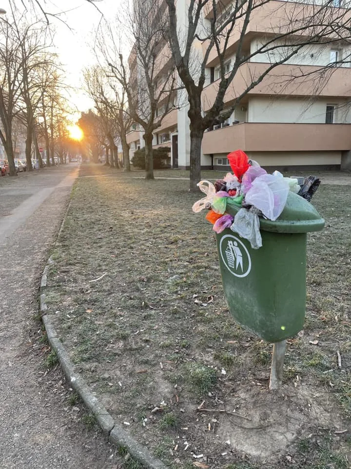Takto ještě před nedávnou dobou vypadaly košíky na Slovanech, foto: Adéla Brožková