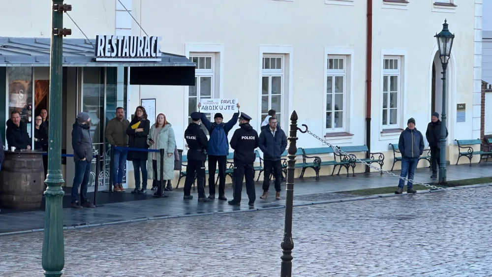 Dorazil i jeden odpůrce hlavy státu
