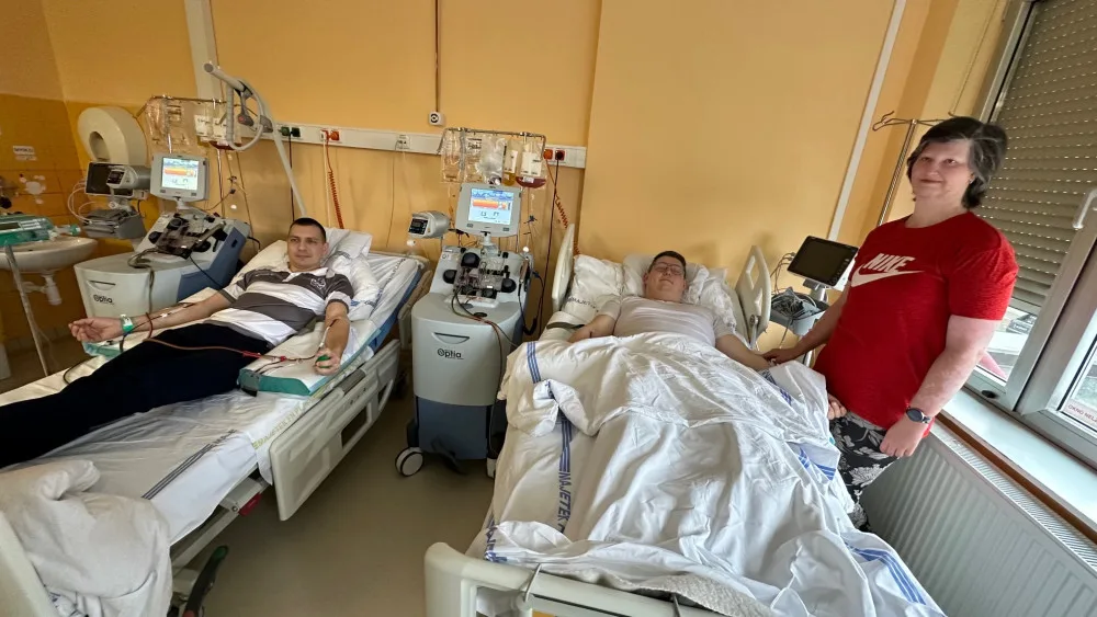 Paní Vendula onemocněla leukemií a život jí zachránila transplantace kostní dřeně. Její manžel se teď stal v Plzni tisícím dárcem krvetvorných buněk