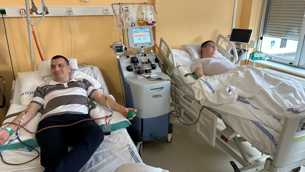 Paní Vendula onemocněla leukemií a život jí zachránila transplantace kostní dřeně. Její manžel se teď stal v Plzni tisícím dárcem krvetvorných buněk