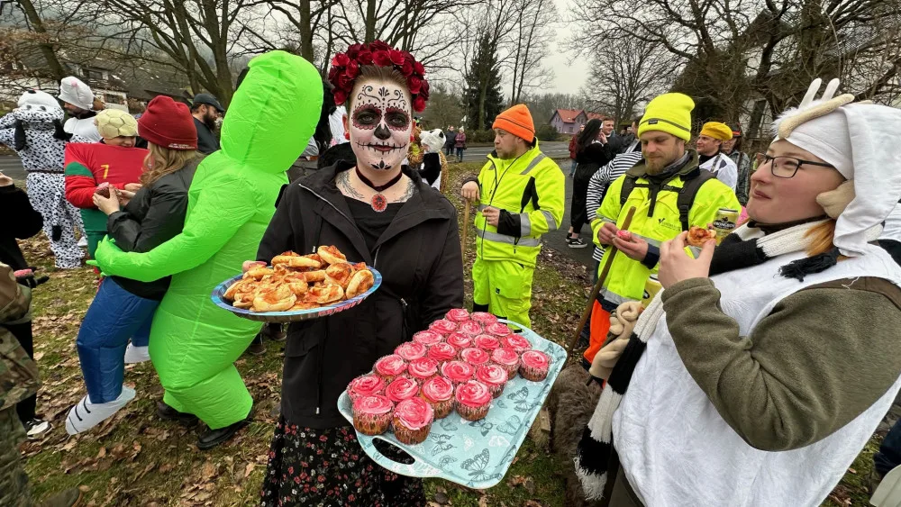 Na pestrém masopustu v příhraniční obci frčely sladkosti