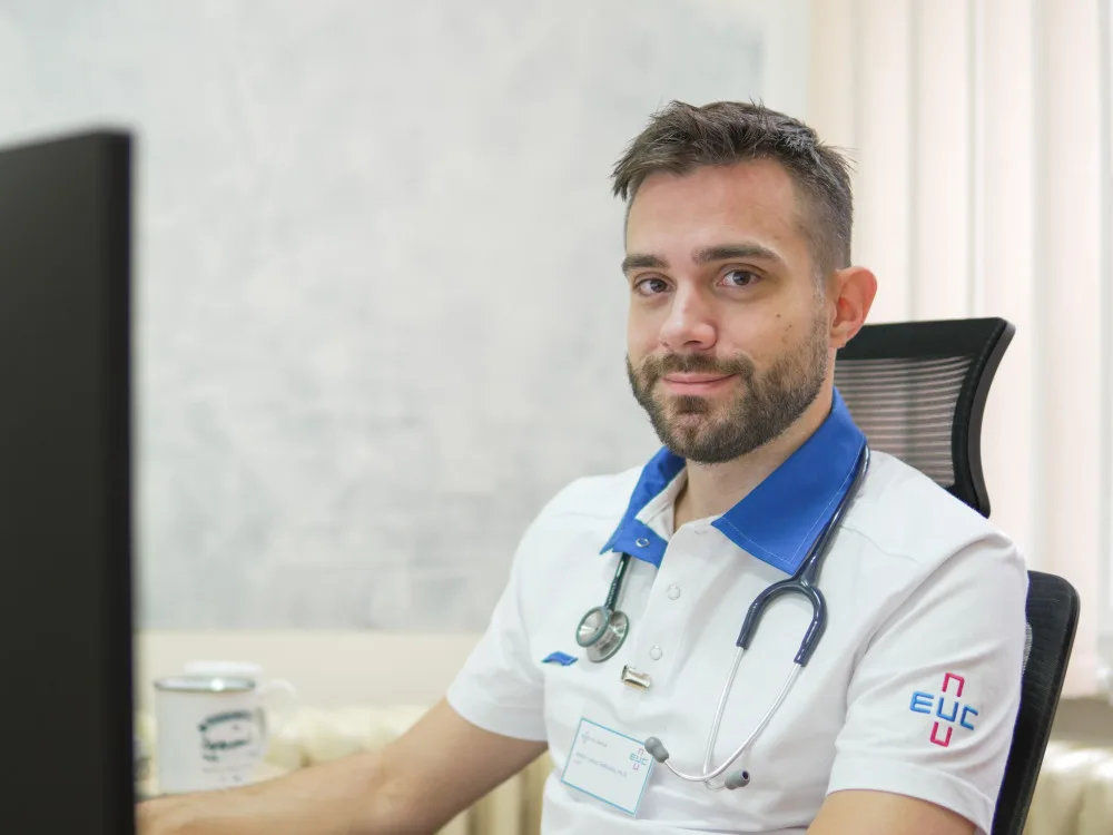 Včasná návštěva internisty je cestou, jak se vyhnout pobytu v nemocnici, říká lékař Július Gelžinský