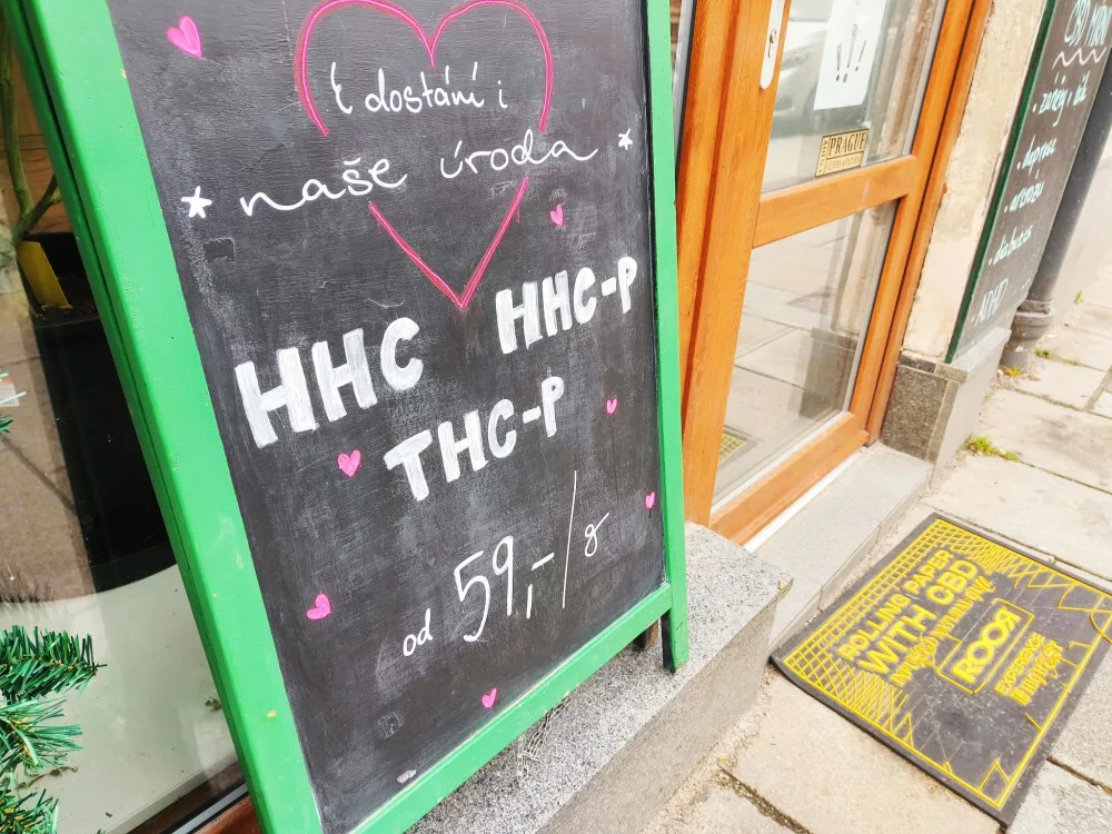 Obchody teď vyprodávají zboží s látkami HHC za nižší cenu