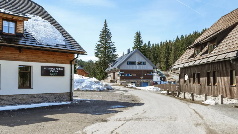 Zájem o bydlení na Modravě je velký, rodiny zde ale musí žít i pracovat