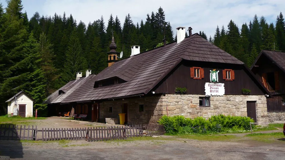 Šumavské Srní chce letos začít s opravou historických staveb v kempu Antýgl.