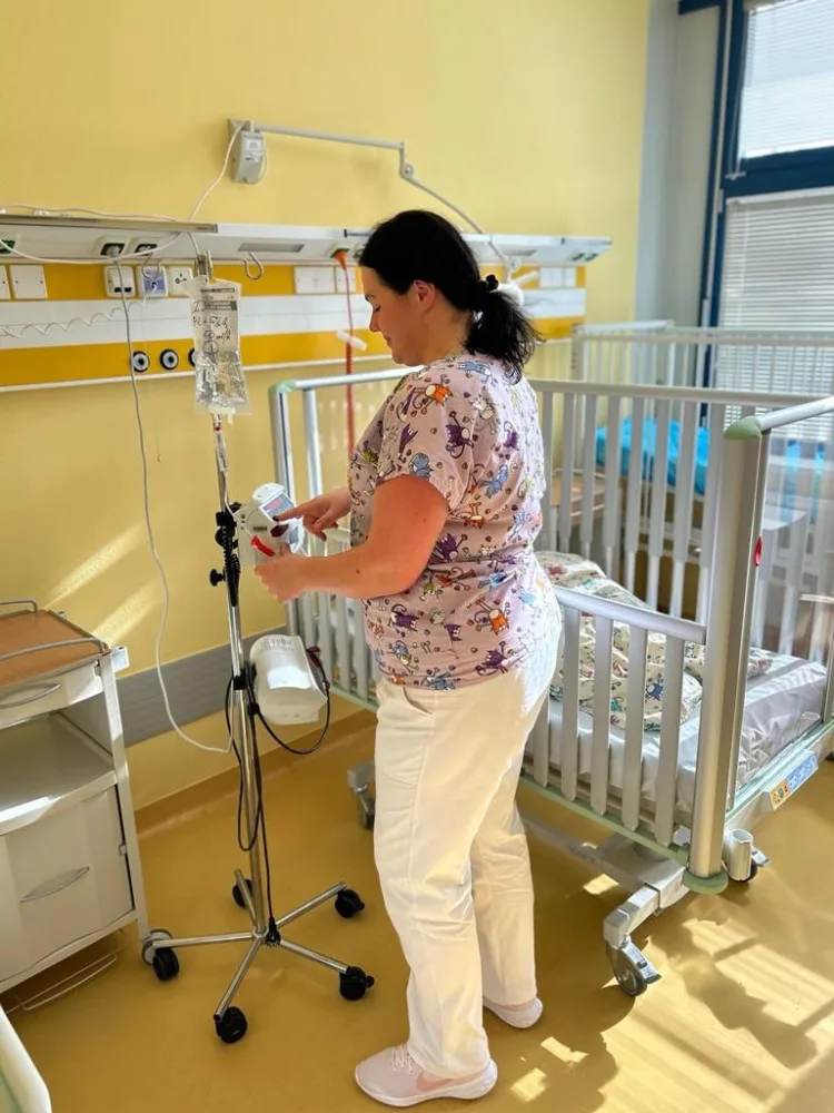 Budoucí zdravotní sestry z Německa vykonávají praxi na pediatrickém oddělení v Domažlické nemocnici