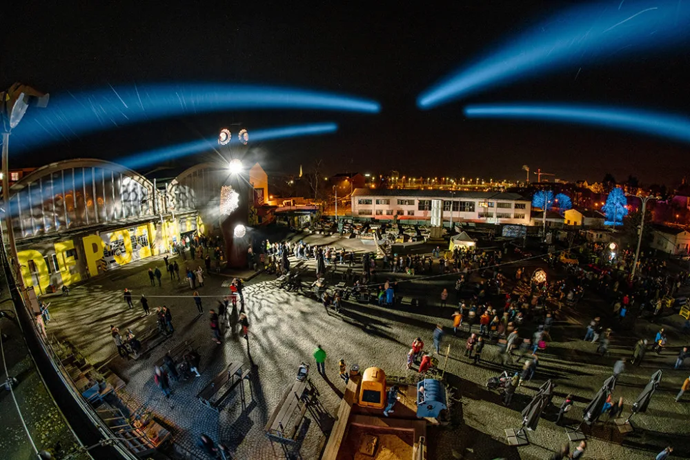 Festival světla BLIK BLIK rozzáří 22. a 23. března Plzeň. Tématem jsou letos PRAMENY
