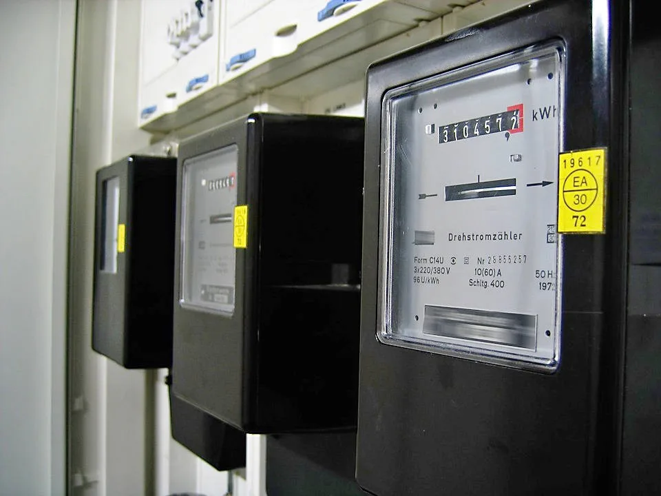 POLITICKÁ KORIDA: Má kraj pomáhat lidem ohroženým vysokými cenami energií?