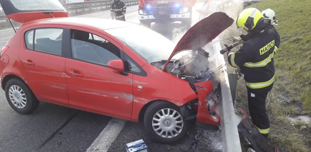 Řidič nedával pozor a způsobil hromadnou nehodu na dálnici D5 ve směru na Rozvadov
