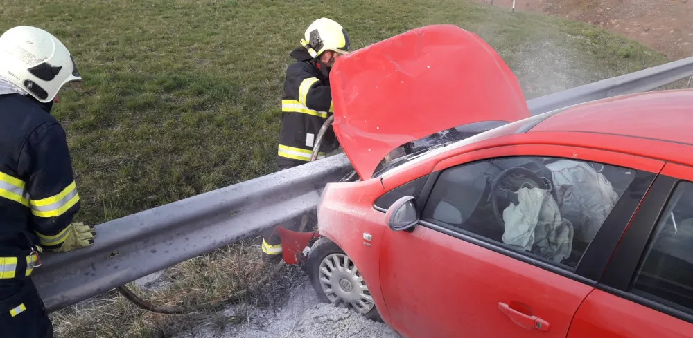 Řidič nedával pozor a způsobil hromadnou nehodu na dálnici D5 ve směru na Rozvadov