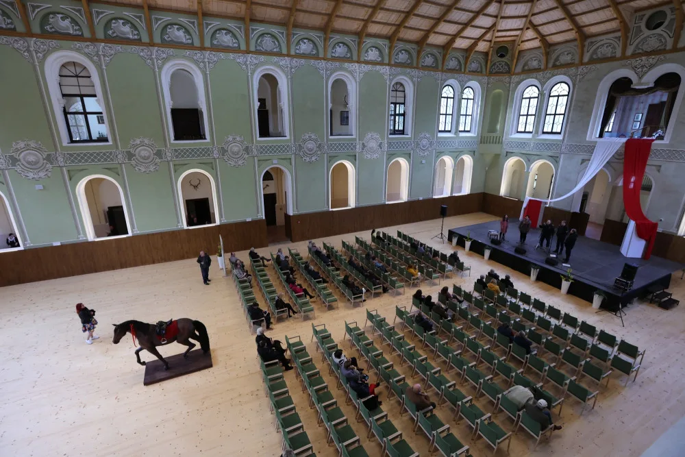 Jízdárna ve Světcích se kompletně otevřela návštěvníkům, její záchrana trvala 23 let a vyšla na 180 milionů