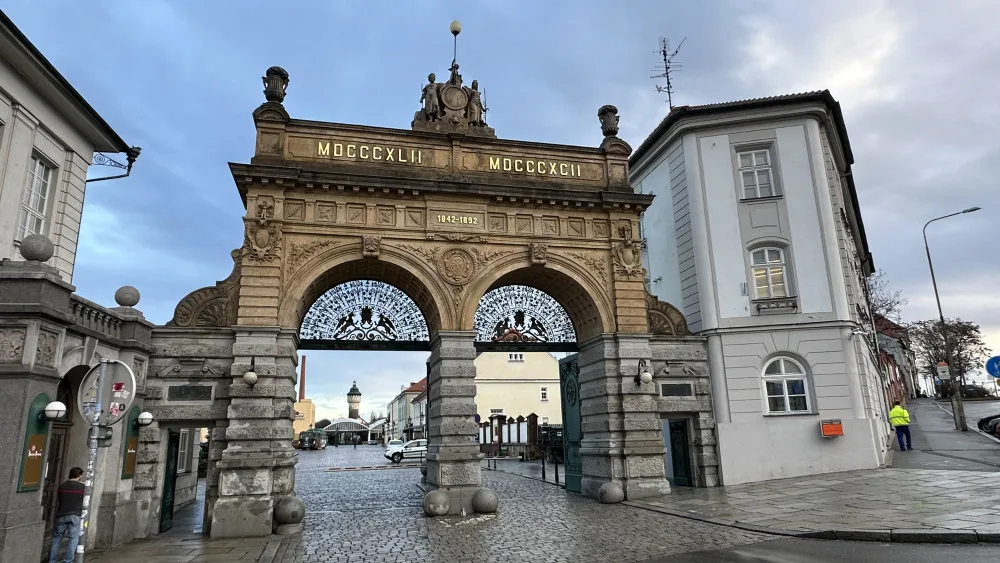 Do Vatikánu odjela z plzeňského pivovaru požehnaná várka velikonočního piva pro papeže