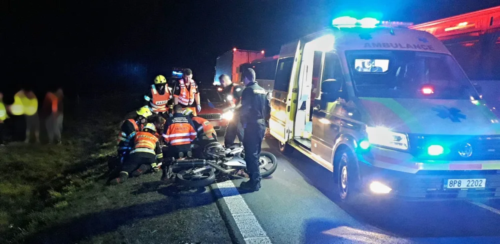Motorkář sestřelil a usmrtil divočáka, sám utrpěl těžká zranění