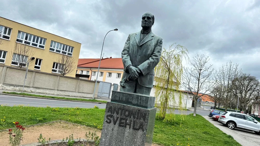 První posmrtná socha československého ministerského předsedy Antonína Švehly měla pohnutý osud