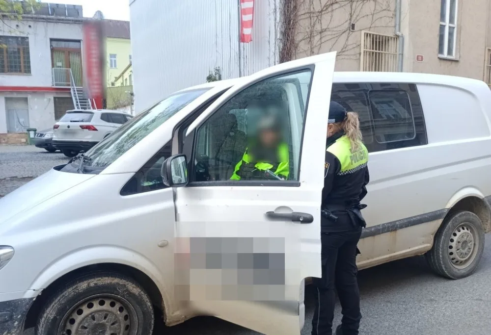 Na opilce ve firemním mercedesu poslal městskou policii zaměstnavatel řidiče. Motorista nadýchal 4,10 promile