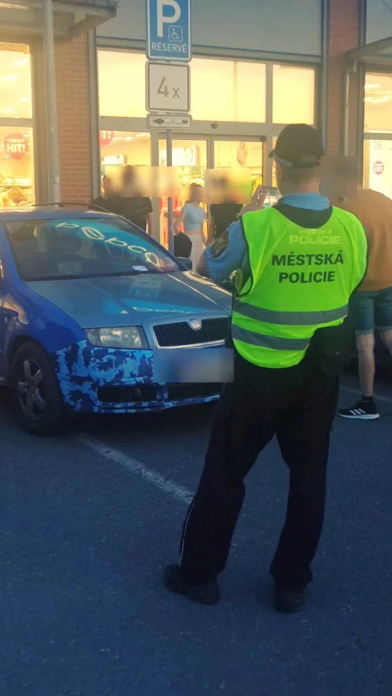 Foto plzeňské městské policie z tuningového srazu