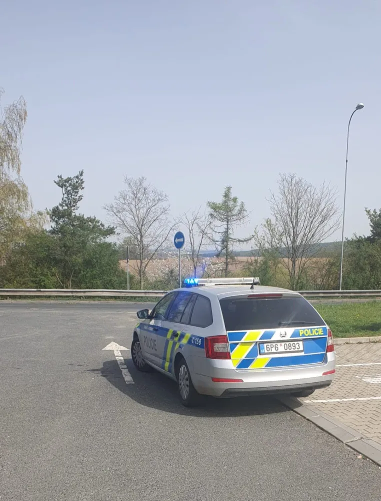 Dálniční policisté si posvítili na nelegální migraci, dva cizince bez povolení k pobytu odhalili v autobusu