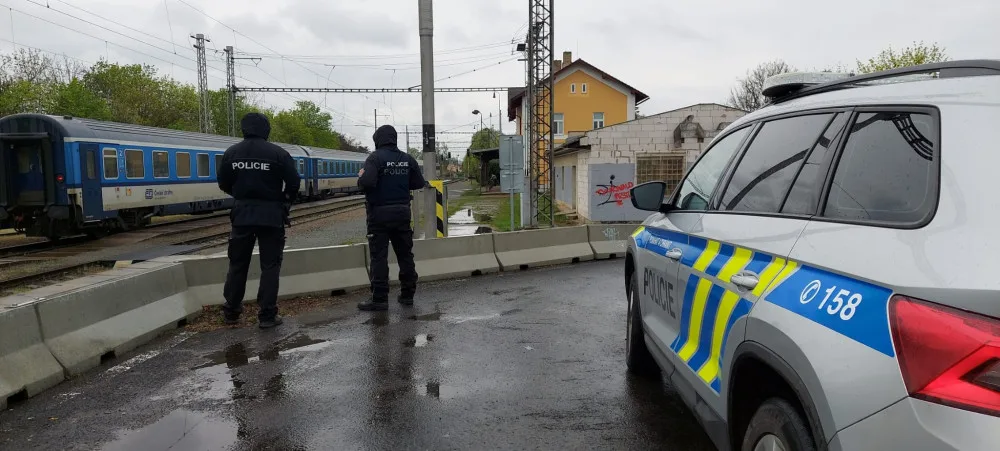 Policisté vyrazili zkontrolovat nádraží, vlaky i železniční přejezdy. Padala jedna pokuta za druhou