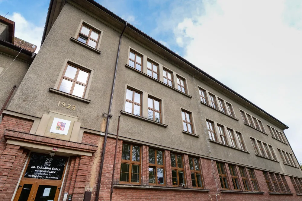Litická škola navyšuje kapacitu, po více než čtvrtstoletí ožívá její druhé patro