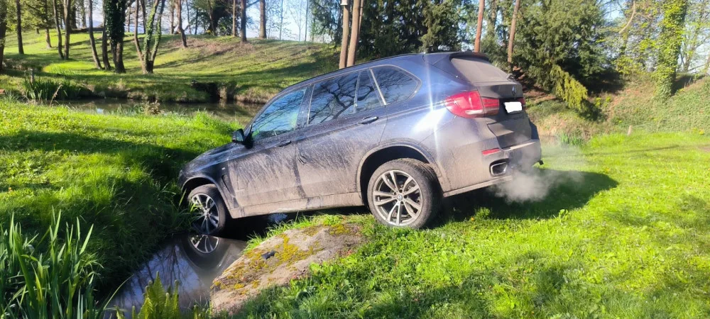 Takto neslavně cizinec zakončil svoji jízdu s kradeným vozem