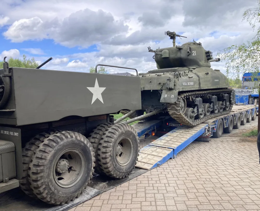 Jako jediný v Česku vlastní pojízdný americký tank Sherman, teď renovuje další pro muzeum generála Pattona