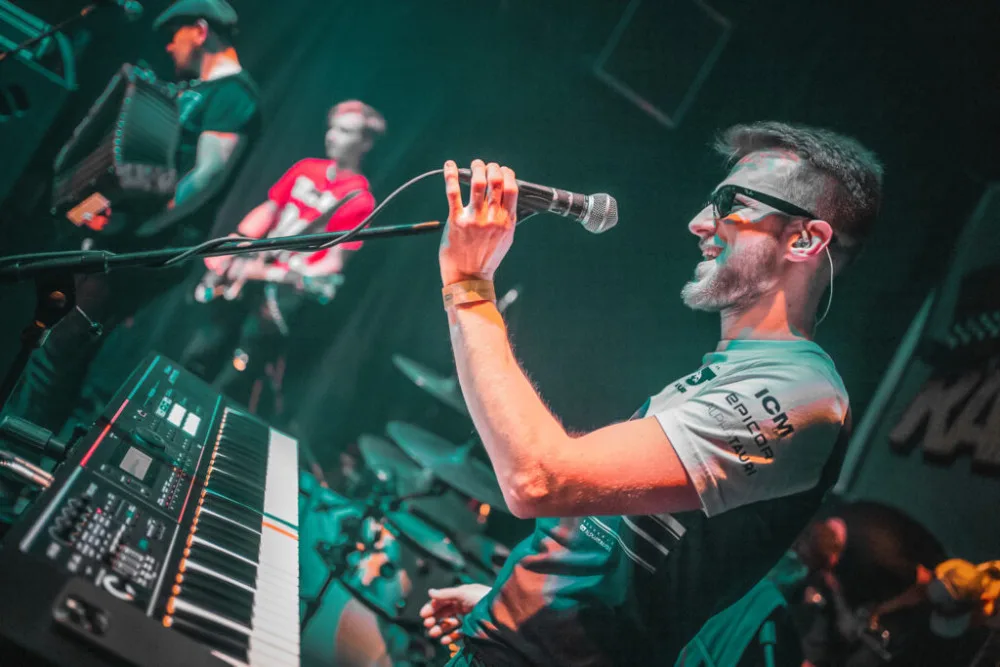 Ostrý ska-punk skupiny Rambanbám je divoký a hravý živel, který nikoho nenechá v klidu