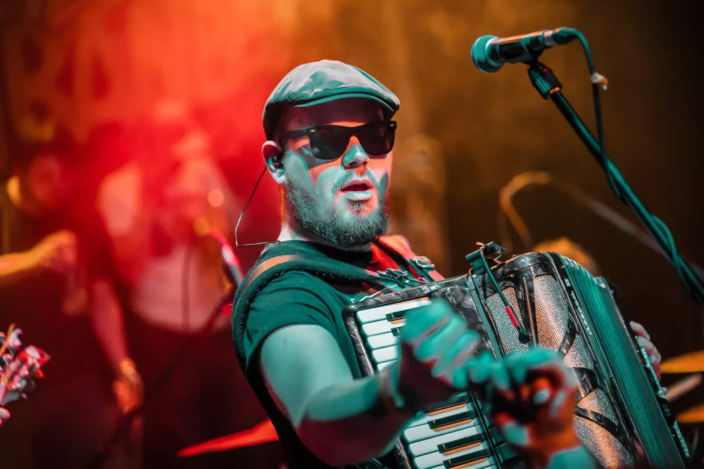 Ostrý ska-punk skupiny Rambanbám je divoký a hravý živel, který nikoho nenechá v klidu