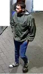 Policie by si ráda v souvislosti s případem popovídala s mužem ze záběru bezpečnostních kamer