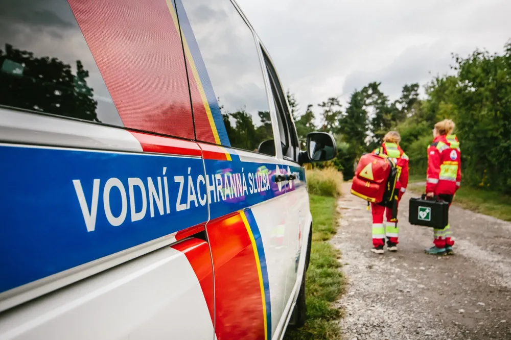 Vodní záchranáři budou nově na Hracholuskách využívat noční vidění pro plavbu po setmění