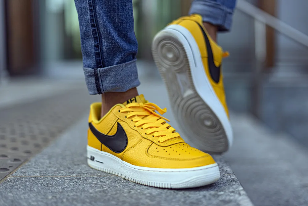Jak nosit dámské tenisky nike?