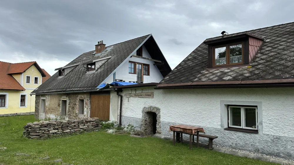 Šumavský Humpolec zůstává nejtajemnější obcí odříznutou od okolního světa. Dodnes tam nezavedli elektřinu