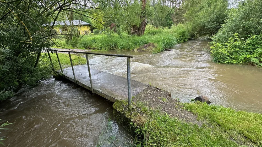 Na jižním Plzeňsku se i malé potoky změnily v dravé řeky