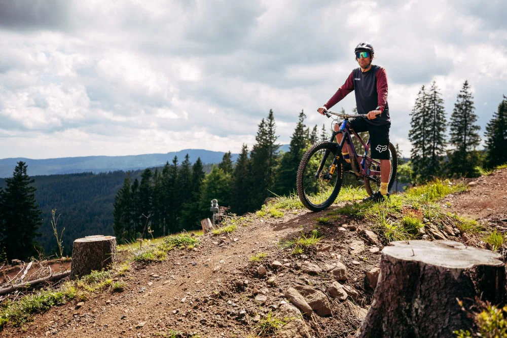 Ve Ski&amp;Bike Špičák otevírají nově pro letošní letní sezónu speciální uphill trať, která vede do kopce. Vhodná je i pro rodiny s dětmi