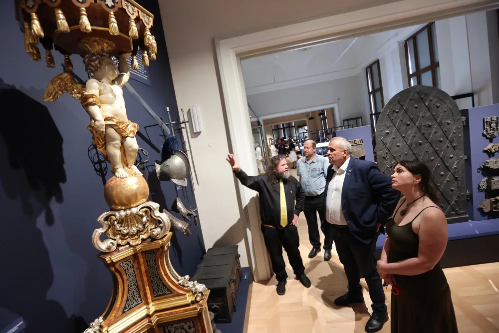 Klatovské muzeum má po 28 letech novou expozici, mapuje historii města od doby kamenné do roku 1989
