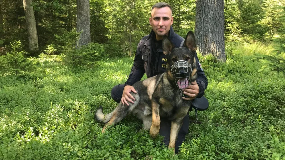 Policejní pes Miki dopadl zloděje na útěku z místa činu