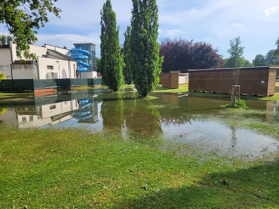 Kvůli následkům prudkých dešťů odkládá město dlouho plánované oslavy