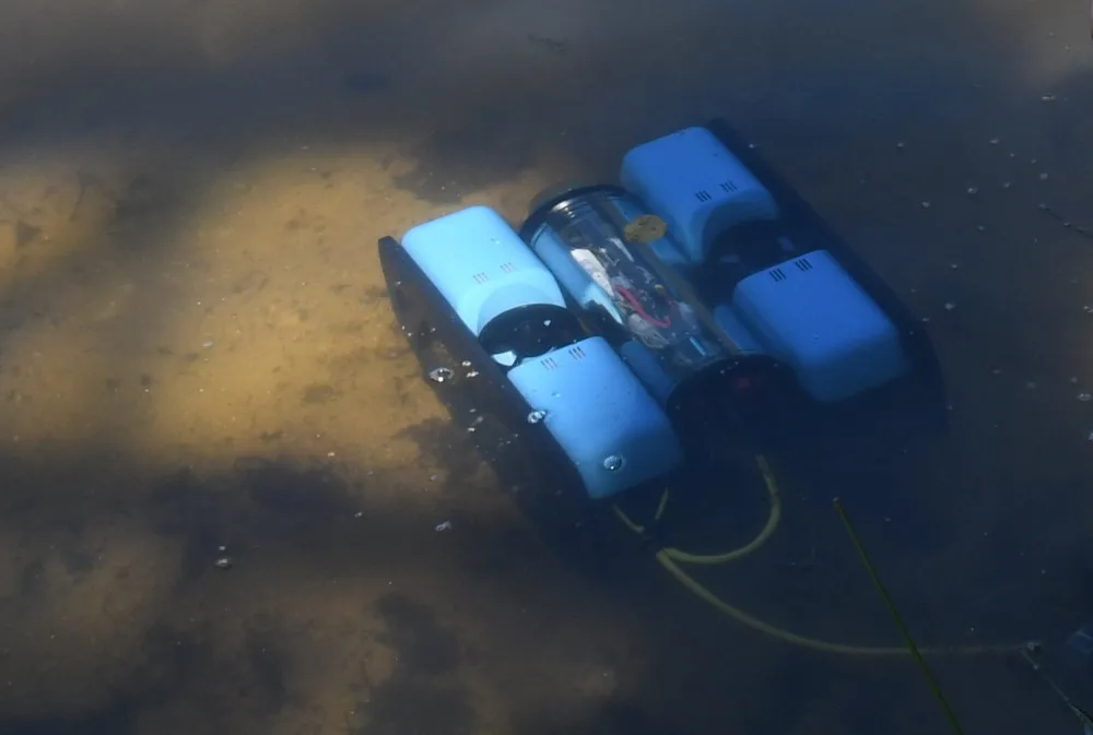VIDEO: Speciální podvodní dron potvrdil výskyt masožravé rostliny v Seneckém rybníce