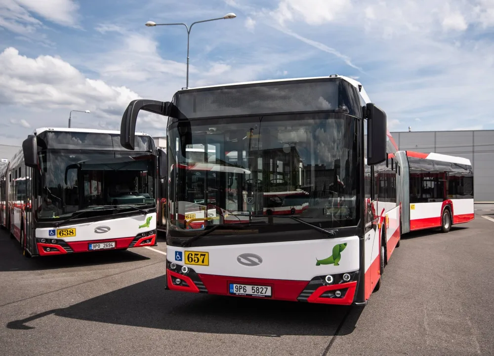 Cestující v Plzni budou vozit nové klimatizované autobusy, mají 18 metrů a předsuvné dveře
