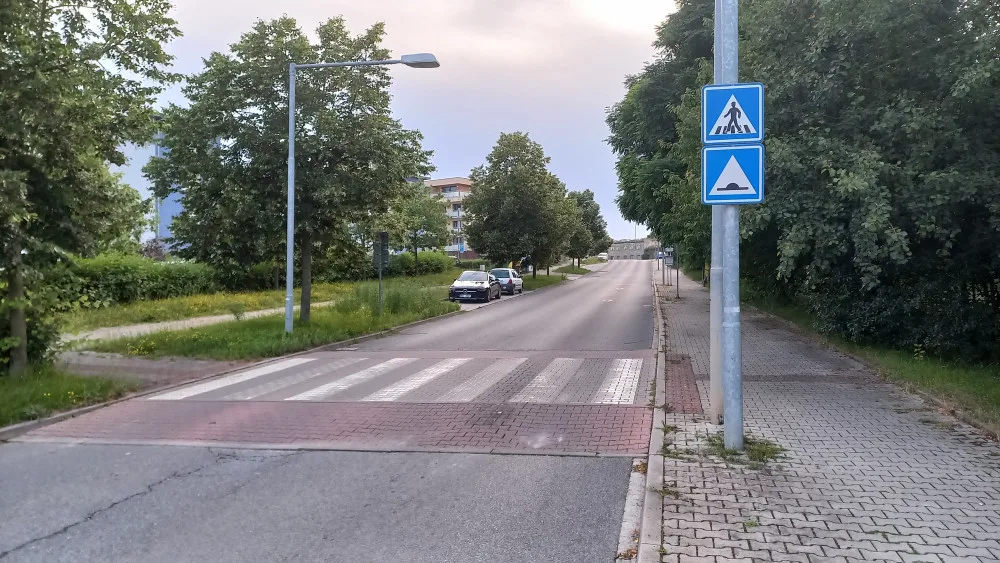 Stav Kotíkovské ulice před opravou.
